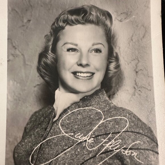 Vintage June Allyson Black & White Signed Headshot Photograph 5x4 Inch - Picture 5 of 14